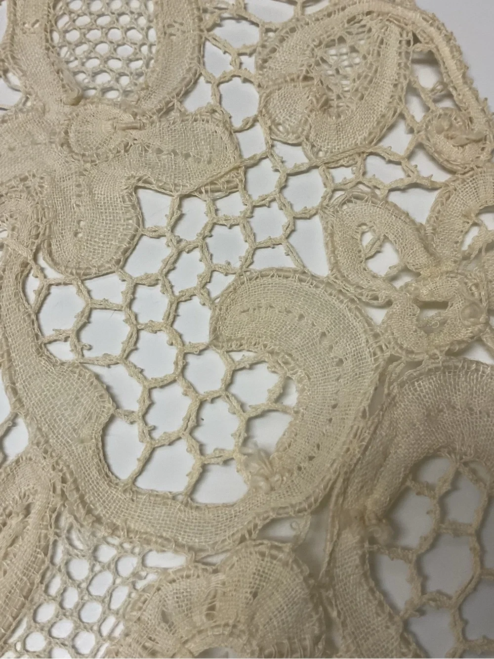 Antique Cream Lace Decorative Collar